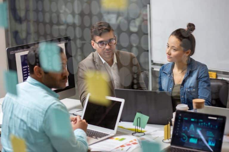 Overcoming Project Management Challenges in Outsourcing Software Development: Innovative Solutions for SMEs